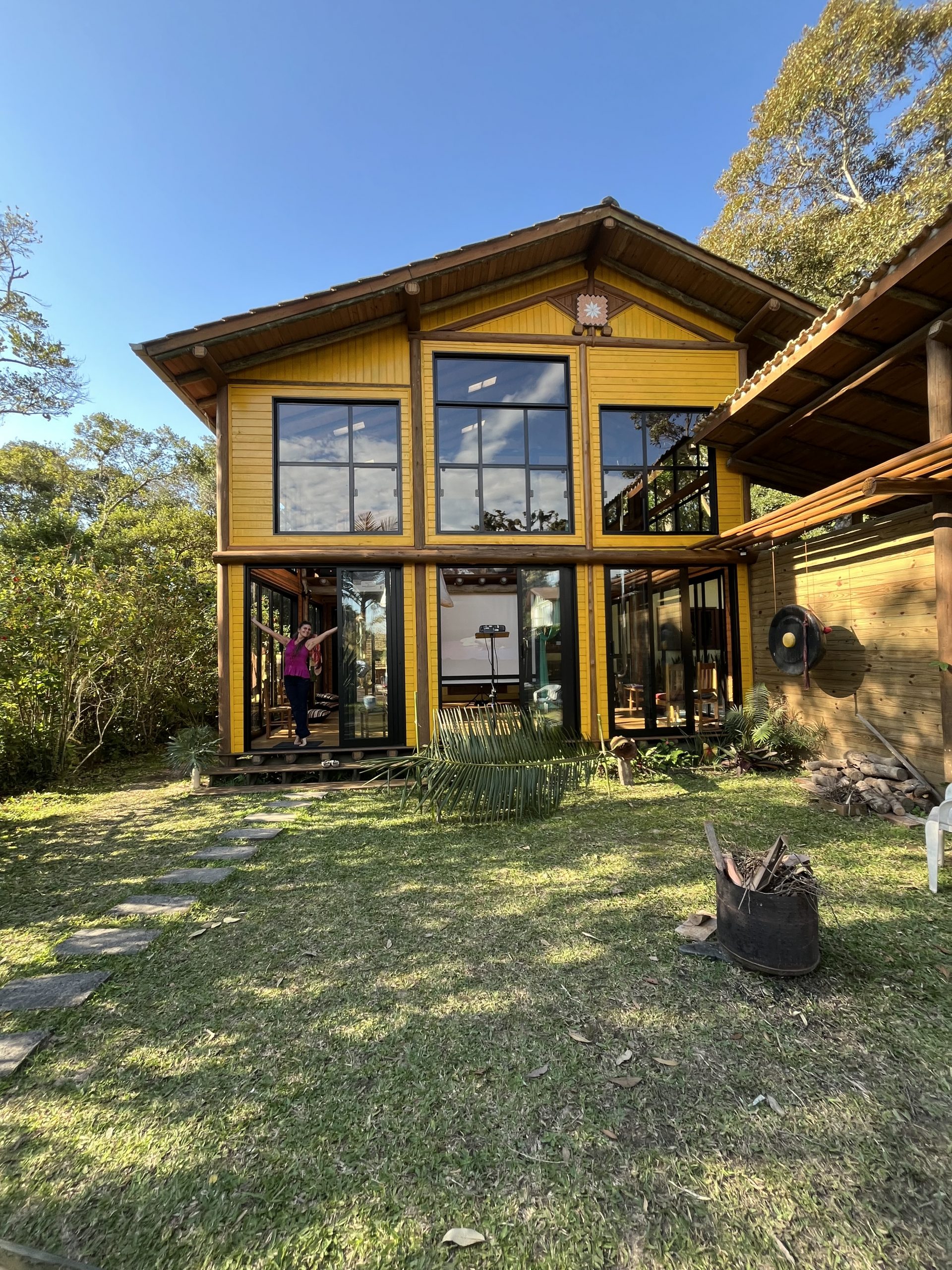 INSPIRING, PEACEFUL PLACE, SURROUNDED BY GREEN, FLOWERS AND HUMMINGBIRDS